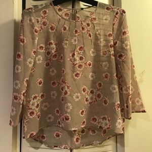 Taupe floral 3/4 sleeve blouse